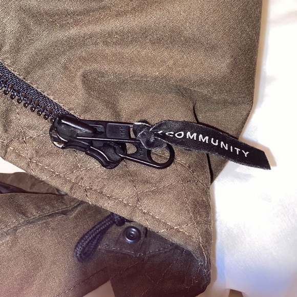 LIKE NEW ARITZIA COMMUNITY PARKA - Picture 13 of 13